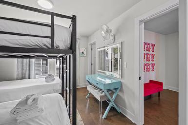 Blush & Bubbly: Chic Picture-Ready Pink Retreat Near Broadway image 18