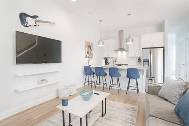 Better Together: Large Group Duplex Near Broadway (Sleeps 20) image 2