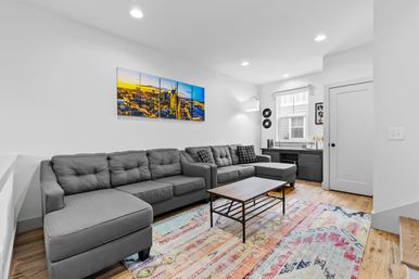 Spinnin’ Pretty + The Record Room: 2 Homes Near Broadway (Sleeps 20) image 26