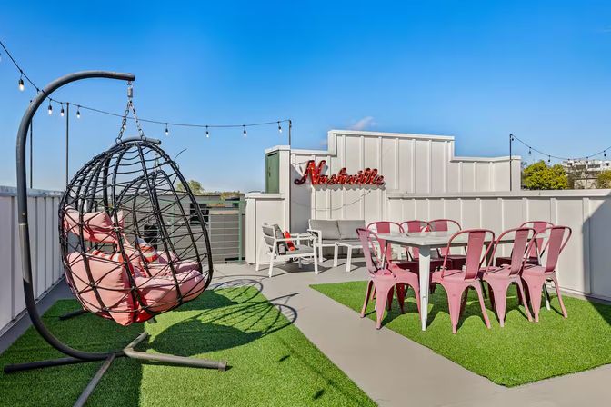 Run It Up: British-Inspired Rooftop Stay Close to Broadway image 3