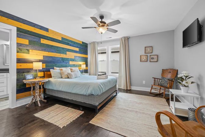 Strut & Strum: Stylish East Nashville Stay Near Broadway image 3