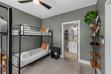 Showtime at Midnight: Rooftop Retreat 10 Min to Broadway image 14