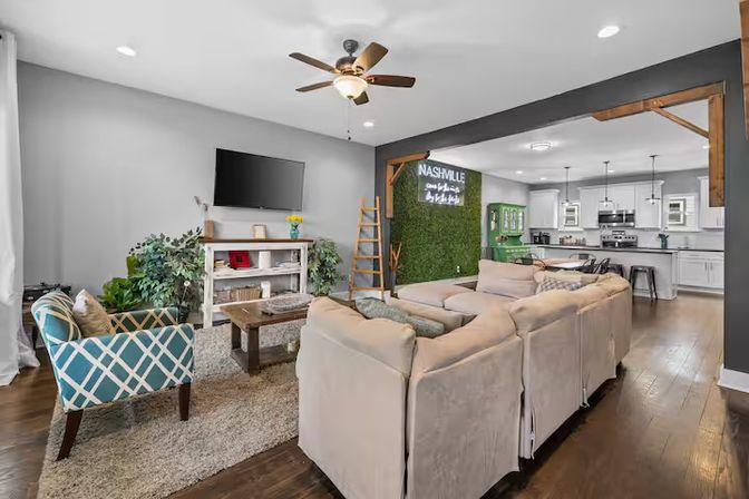 Strut & Strum: Stylish East Nashville Stay Near Broadway image 1