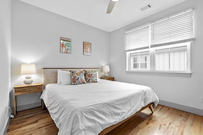 Spinnin’ Pretty + The Record Room: 2 Homes Near Broadway (Sleeps 20) image 17