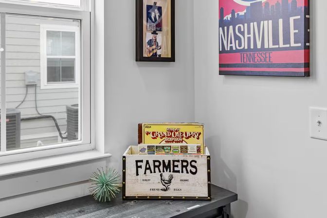 Spinnin’ Pretty + The Record Room: 2 Homes Near Broadway (Sleeps 20) image 12