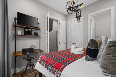 Run It Up: British-Inspired Rooftop Stay Close to Broadway image 21