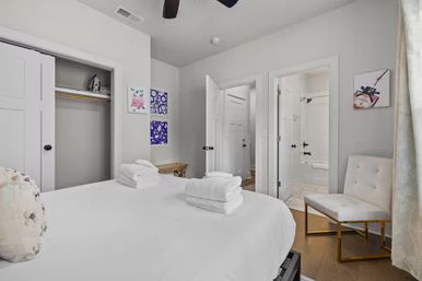 Blush & Bubbly: Chic Picture-Ready Pink Retreat Near Broadway image 16