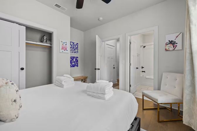 Blush & Bubbly: Chic Picture-Ready Pink Retreat Near Broadway image 16