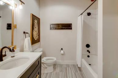 Speakeasy Loft: Historic Warehouse Stay Minutes to Broadway image 19