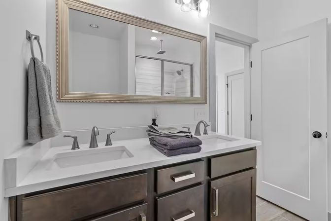 Spinnin’ Pretty + The Record Room: 2 Homes Near Broadway (Sleeps 20) image 15