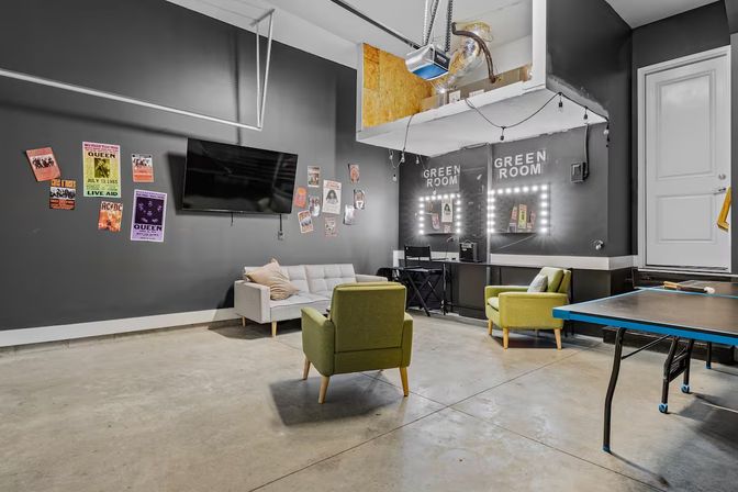 Run It Up: British-Inspired Rooftop Stay Close to Broadway image 48