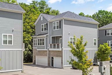 Blush & Bubbly: Chic Picture-Ready Pink Retreat Near Broadway image 32