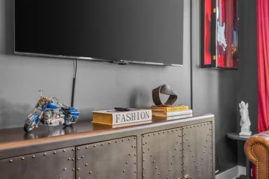 Run It Up: British-Inspired Rooftop Stay Close to Broadway image 10