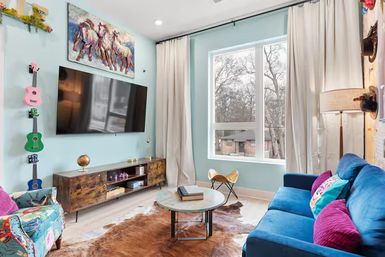 Music City Eden: Vibrant Rooftop Retreat Close to Broadway image 5