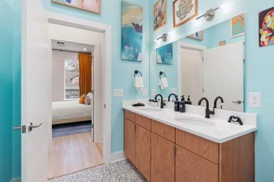 Music City Eden: Vibrant Rooftop Retreat Close to Broadway image 24