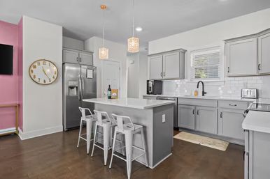 Blush & Bubbly: Chic Picture-Ready Pink Retreat Near Broadway image 12