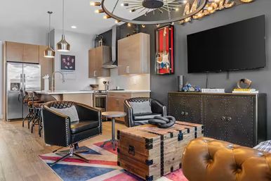 Run It Up: British-Inspired Rooftop Stay Close to Broadway image 7