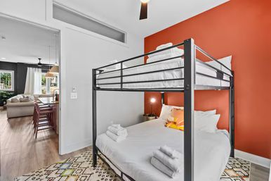 Showtime at Midnight: Rooftop Retreat 10 Min to Broadway image 12