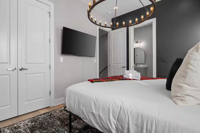 Run It Up: British-Inspired Rooftop Stay Close to Broadway image 19