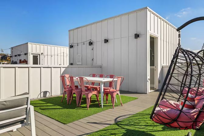 Run It Up: British-Inspired Rooftop Stay Close to Broadway image 43