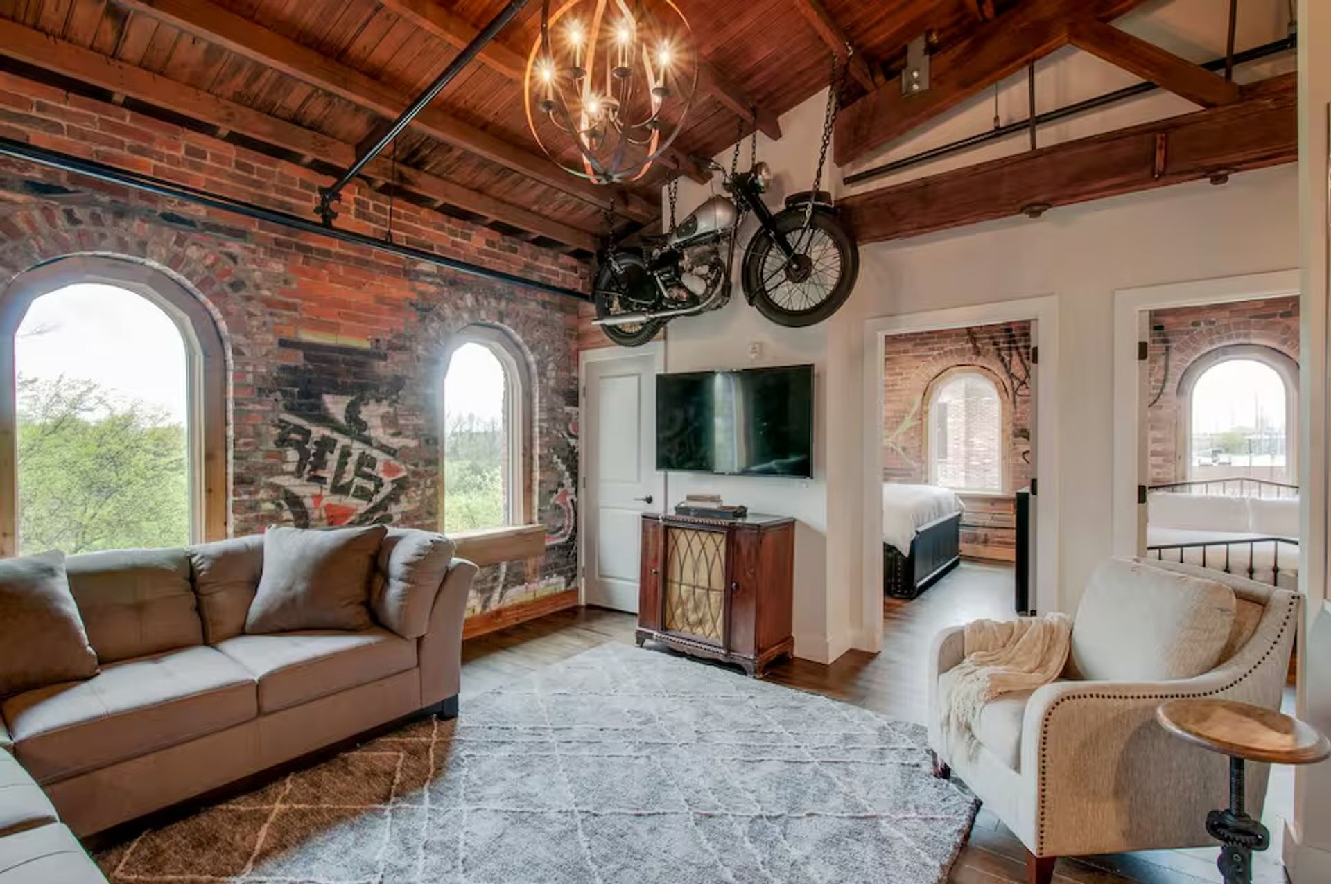 Speakeasy Loft: Historic Warehouse Stay Minutes to Broadway image 1