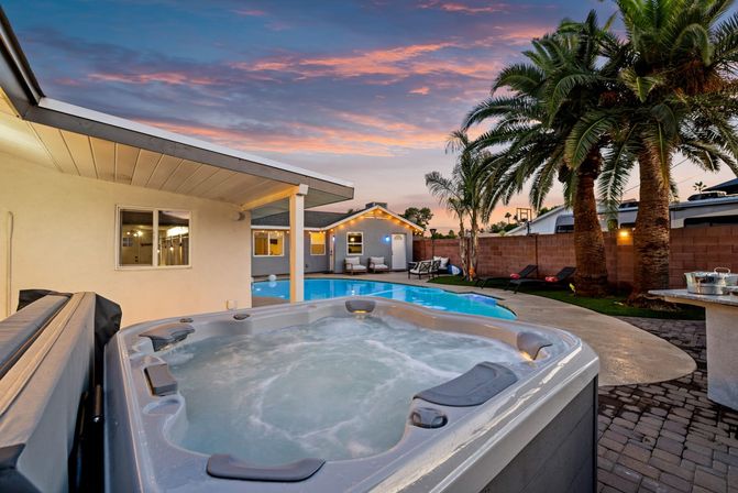 Cactus Casita: 5 Bed, 3 Bath Home & Casita with Heated Pool, Hot Tub and Proximity to Old Town Scottsdale image 5