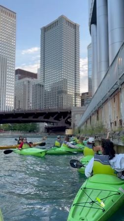 Urban Kayaks: 2hr Chicago Historic Tour image 1