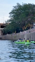 Chicago River Kayak Tour: Guided Architecture Paddle image 6