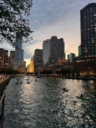 Urban kayaks: Sunset Tour on the Chicago River image 1