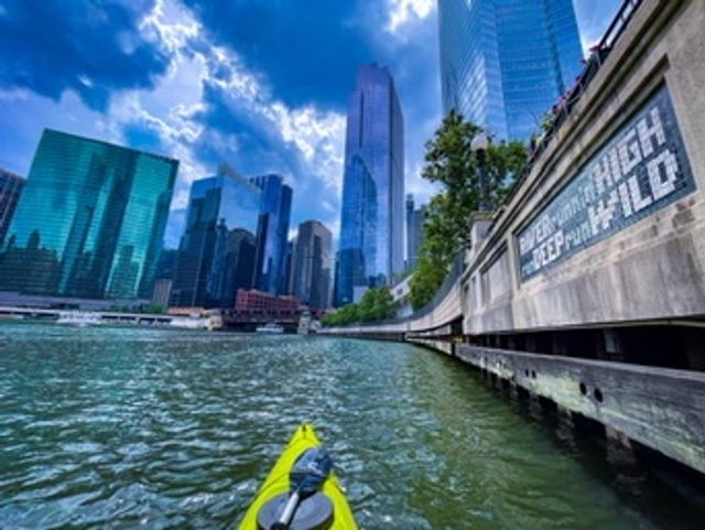 Urban Kayaks: 2hr Chicago Historic Tour image 4