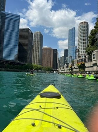 Urban Kayaks: 2hr Chicago Historic Tour image 2