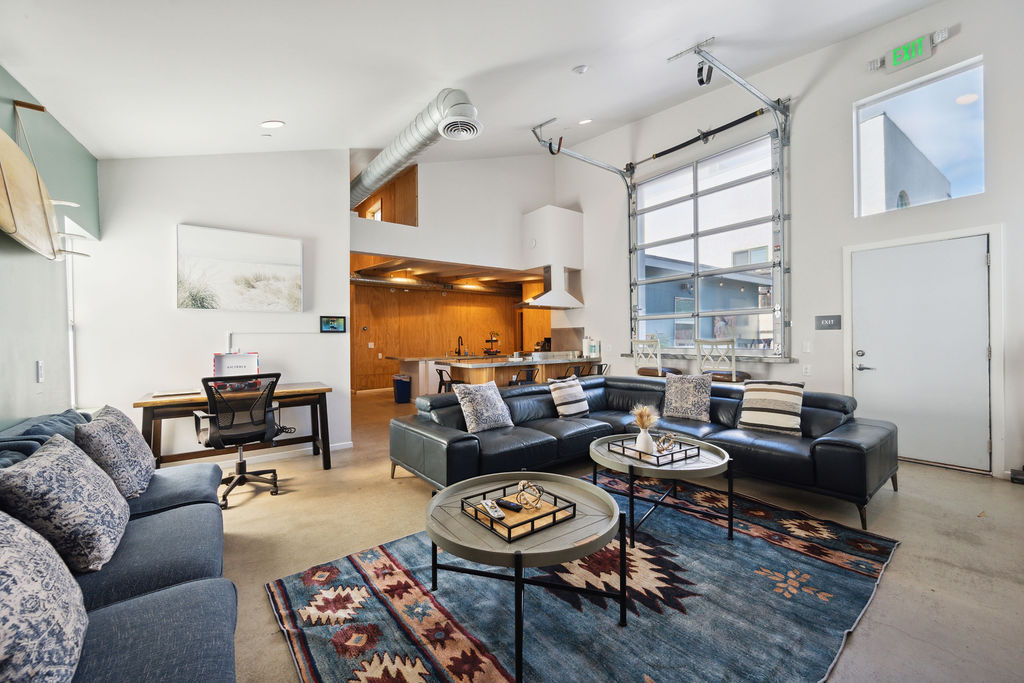 Good Life Resort 6 BR Surf Loft with Event Space image 3