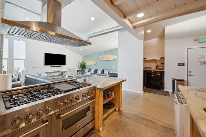 Good Life Resort 6 BR Surf Loft with Event Space image 14