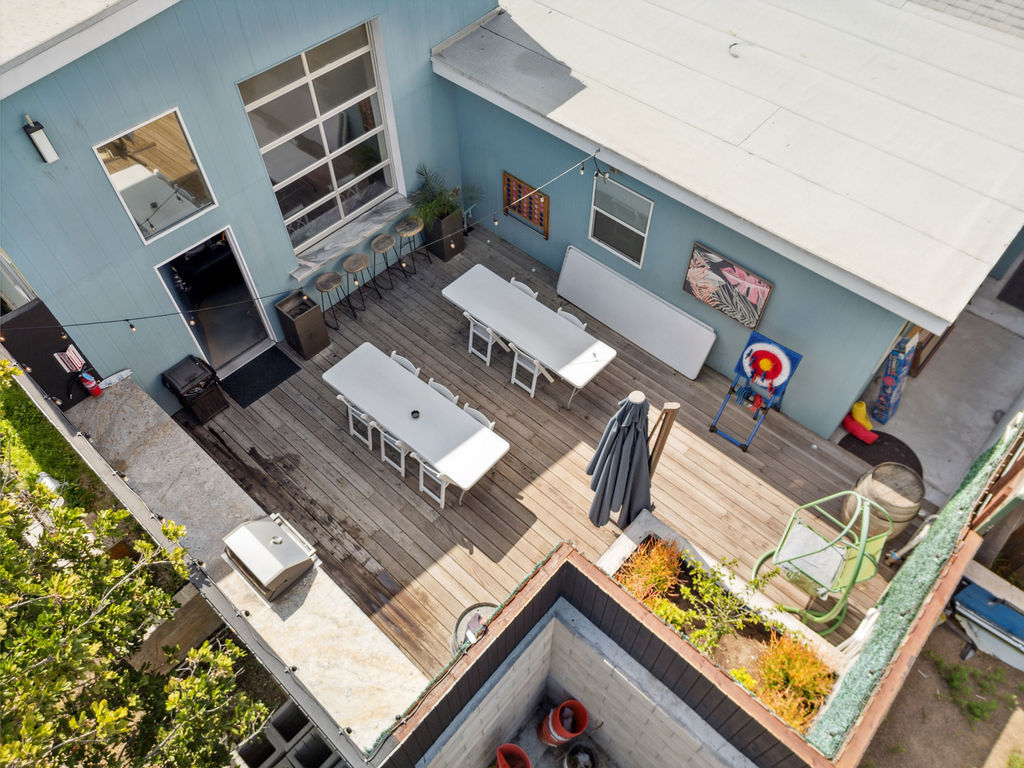 Good Life Resort 6 BR Surf Loft with Event Space image 1