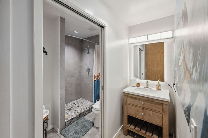 Good Life Resort 6 BR Surf Loft with Event Space image 20