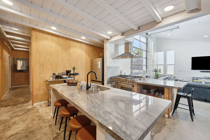 Good Life Resort 6 BR Surf Loft with Event Space image 13