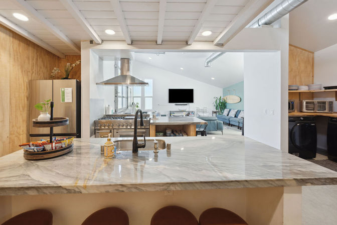 Good Life Resort 6 BR Surf Loft with Event Space image 14