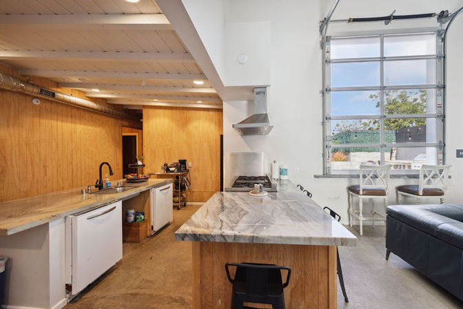 Good Life Resort 6 BR Surf Loft with Event Space image 8