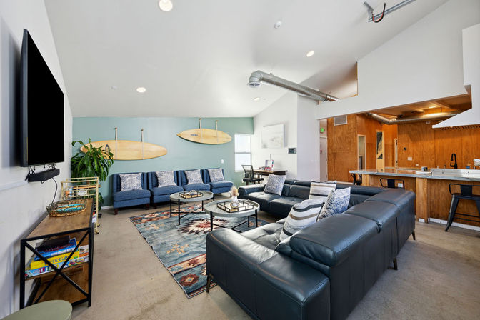 Good Life Resort 6 BR Surf Loft with Event Space image 9