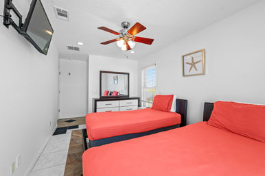 Sun Kissed: 5BR Oceanfront Home with Epic Front Deck in South Ponte Beach image 35