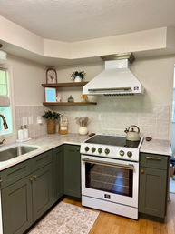 Olive House on Main --Walk to Downtown Boyne --3BR image 20