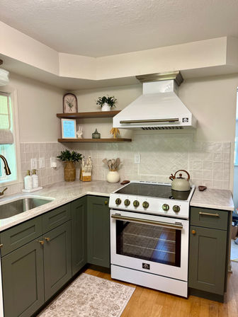 Olive House on Main --Walk to Downtown Boyne --3BR image 20
