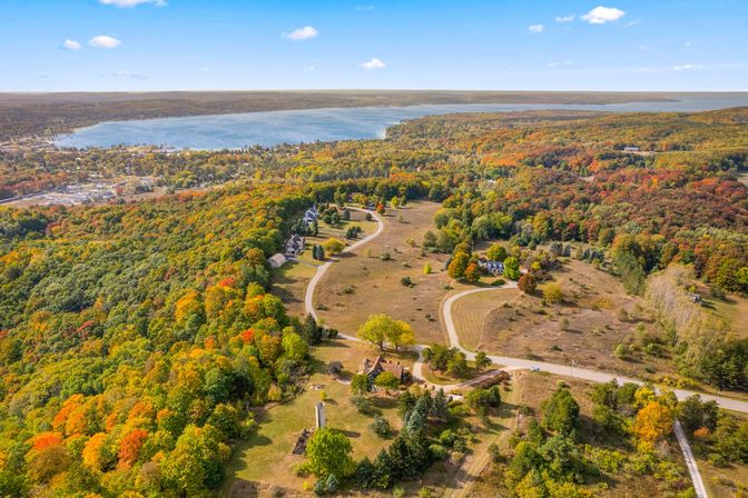 "Farmhouse 1918" Grand Retreat for 12p-LakeViews image 18