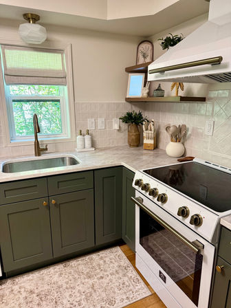 Olive House on Main --Walk to Downtown Boyne --3BR image 22