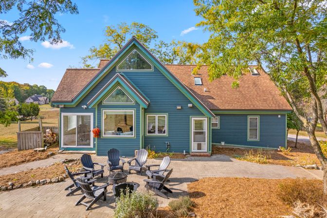 "Farmhouse 1918" Grand Retreat for 12p-LakeViews image 15