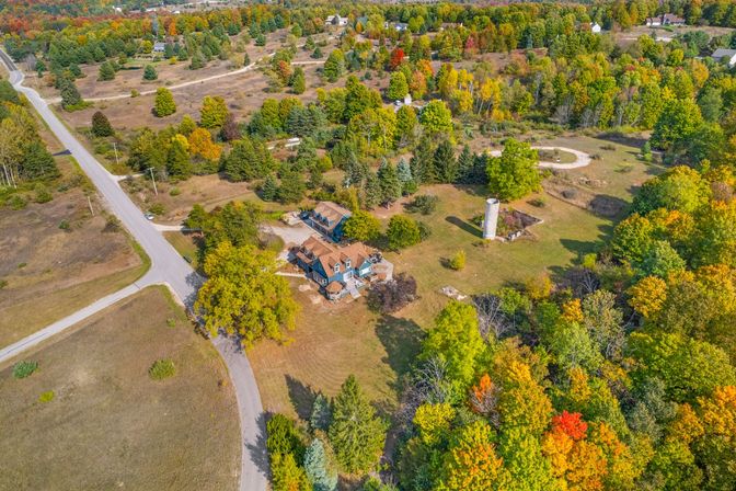 "Farmhouse 1918" Grand Retreat for 12p-LakeViews image 4