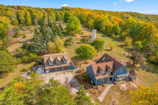"Farmhouse 1918" Grand Retreat for 12p-LakeViews image 16