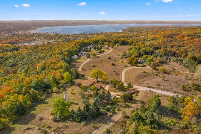 "Farmhouse 1918" Grand Retreat for 12p-LakeViews image 6