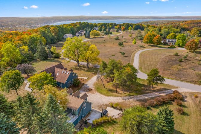 "Farmhouse 1918" Grand Retreat for 12p-LakeViews image 8