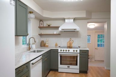 Olive House on Main --Walk to Downtown Boyne --3BR image 25